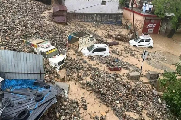 जम्मू-कश्मीर: रामबन में बादल फटने से तबाही, 4 की मौत एक लापता, राहत कार्य तेज