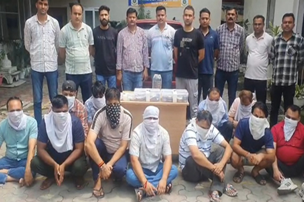 दक्षिण-पश्चिम दिल्ली में बड़े जुआ रैकेट का भंडाफोड़, 12 गिरफ्तार, 15 लाख से अधिक बरामद