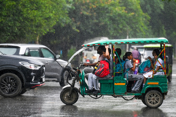 एनसीआर में एक हफ्ते तक रहेगा बारिश का असर, पश्चिमी विक्षोभ बना कारण