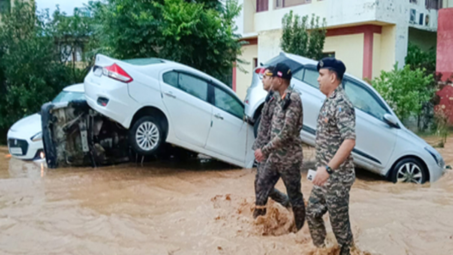 जम्मू : बाढ़ में 3500 से अधिक लोगों को सुरक्षित स्थानों पर पहुंचाया गया