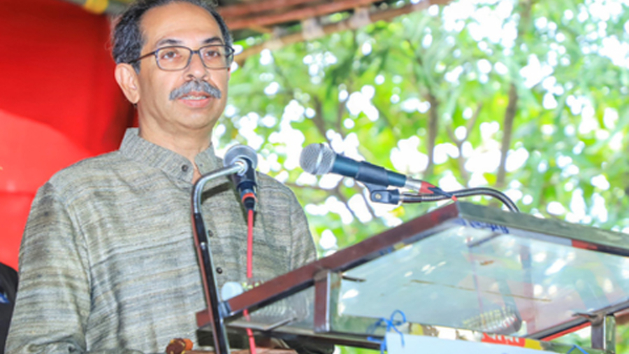 राज्य में भ्रष्टाचार भी 'स्मार्ट' : सीएम देवेंद्र फडणवीस की 'स्मार्ट विलेज' योजना पर शिवसेना-यूबीटी ने उठाए सवाल