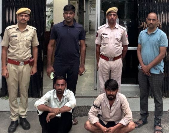 इंजन चोरी के आरोप में दो गिरफ्तार