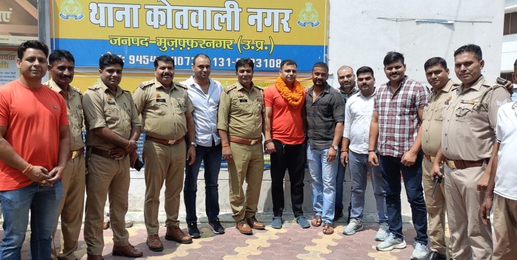 थाना कोतवाली में हैड कॉस्टेबल रोहित तेवतिया की विदाई पर भावपूर्ण समारोह आयोजित किया गया