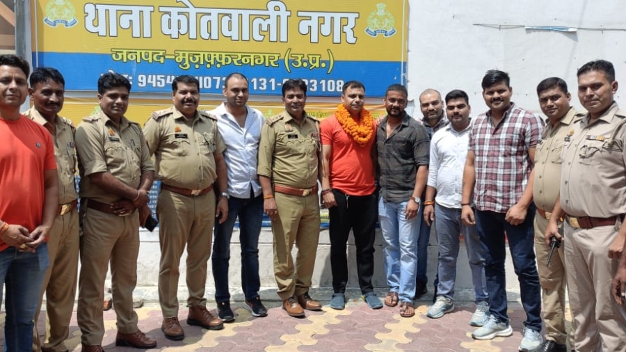 थाना कोतवाली में हैड कॉस्टेबल रोहित तेवतिया की विदाई पर भावपूर्ण समारोह आयोजित किया गया