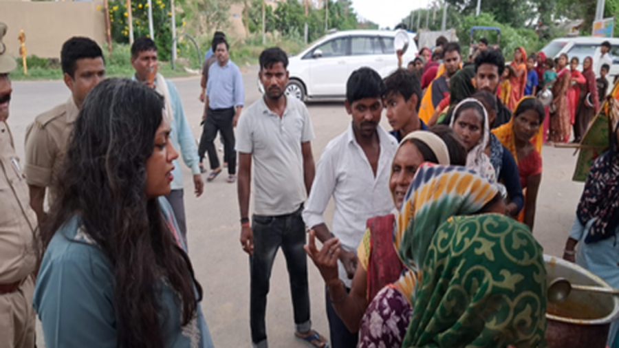 नोएडा : यमुना नदी का जलस्तर बढ़ा, जिलाधिकारी मेधा रूपम ने प्रभावित क्षेत्रों का किया निरीक्षण