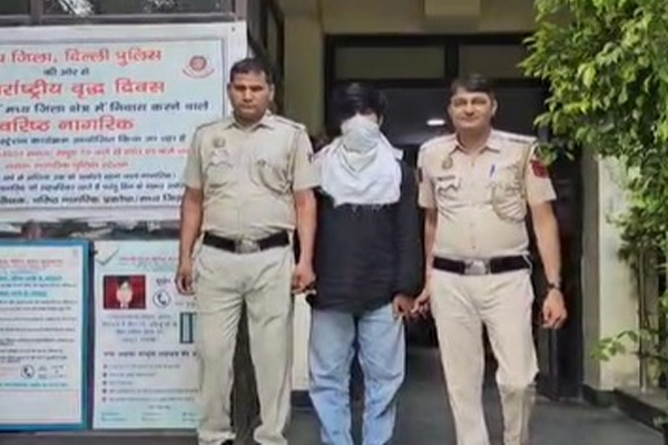 दिल्ली पुलिस की बड़ी कामयाबी: हत्या के प्रयास के मामले में फरार आरोपी राजस्थान से गिरफ्तार दिल्ली पुलिस की बड़ी कामयाबी: हत्या के प्रयास के मामले में फरार आरोपी राजस्थान से गिरफ्तार