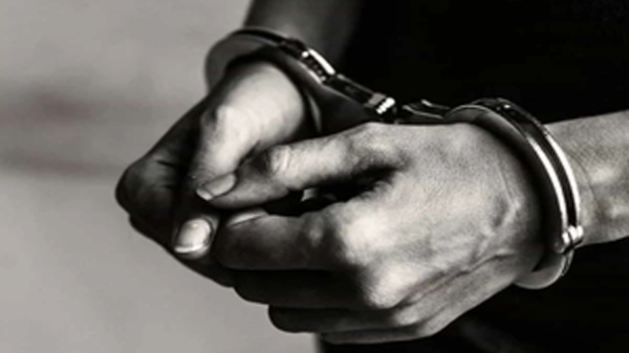 नोएडा : पांच साल से फरार 50 हजार का इनामी अपराधी शशांक बजाज एसटीएफ उत्तर प्रदेश के हत्थे चढ़ा