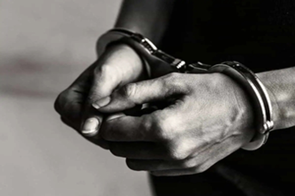 नोएडा : पांच साल से फरार 50 हजार का इनामी अपराधी शशांक बजाज एसटीएफ उत्तर प्रदेश के हत्थे चढ़ा