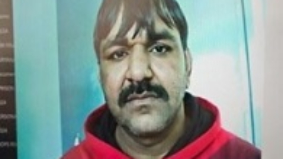 इंटरपोल के जरिए CBI ने भगोड़े अपराधी मेनपाल ढिल्ला को कंबोडिया से भारत वापस लाया