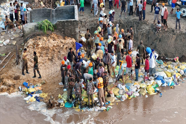 बाढ़ में फंसे पंजाब की उम्मीद बनी भारतीय सेना, युद्धस्तर पर राहत और बचाव कार्य जारी