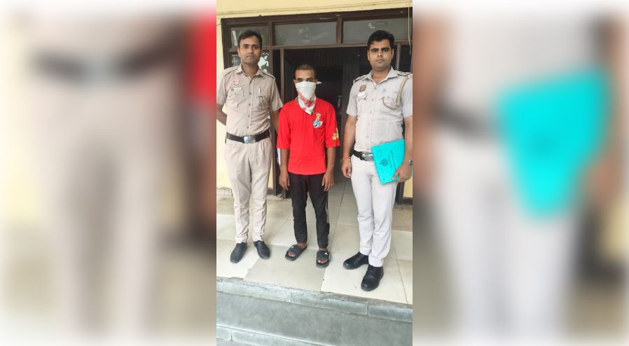 दिल्ली: गश्त के दौरान संदिग्ध आदिल गिरफ्तार, देसी पिस्टल बरामद