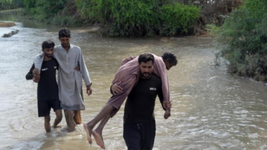 पाकिस्तान में मूसलाधार बारिश से 883 लोगों की मौत, इस्लामाबाद में 'बाढ़' की चेतावनी