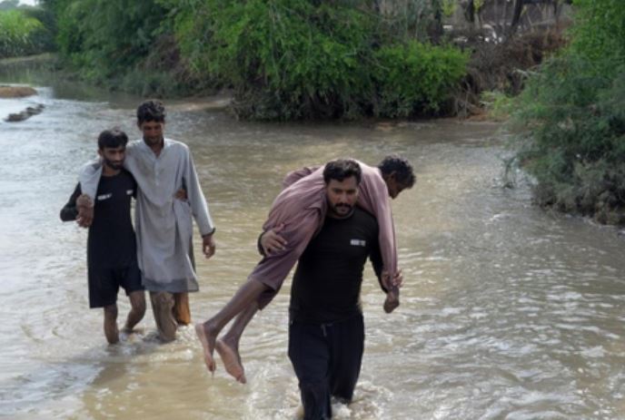 पाकिस्तान में मूसलाधार बारिश से 883 लोगों की मौत, इस्लामाबाद में 'बाढ़' की चेतावनी