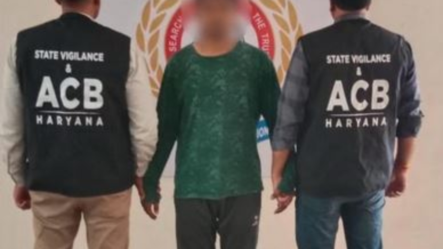 रिश्वतखोरी प्रकरण में फरार आरोपी स्टेनो प्रदीप कुमार ने किया आत्मसमर्पण, तीन दिन का पुलिस रिमांड मंजूर