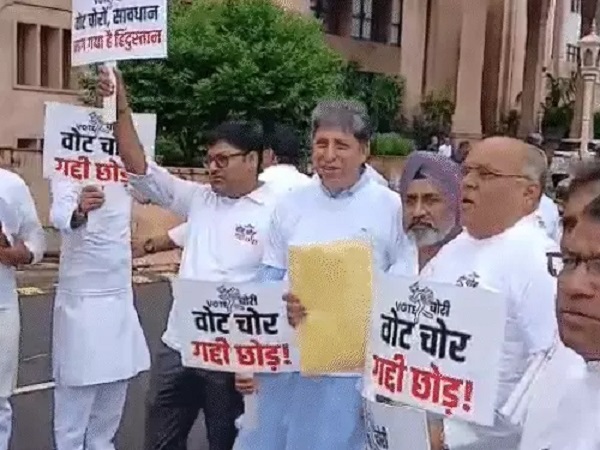 पहले ही दिन हंगामा : विधानसभा में वोट चोरी बनाम गालीबाज की जंग