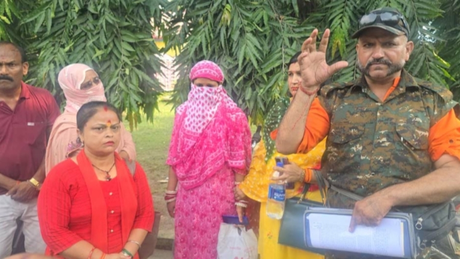 पुलिसकर्मियों पर महिला ने लगाया लव जेहाद और गैंगरेप का आरोप