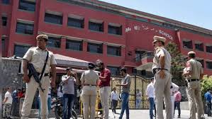 समेत दिल्ली के कई स्कूलों में एक बार फिर बम की धमकी, खाली कराया गया परिसर