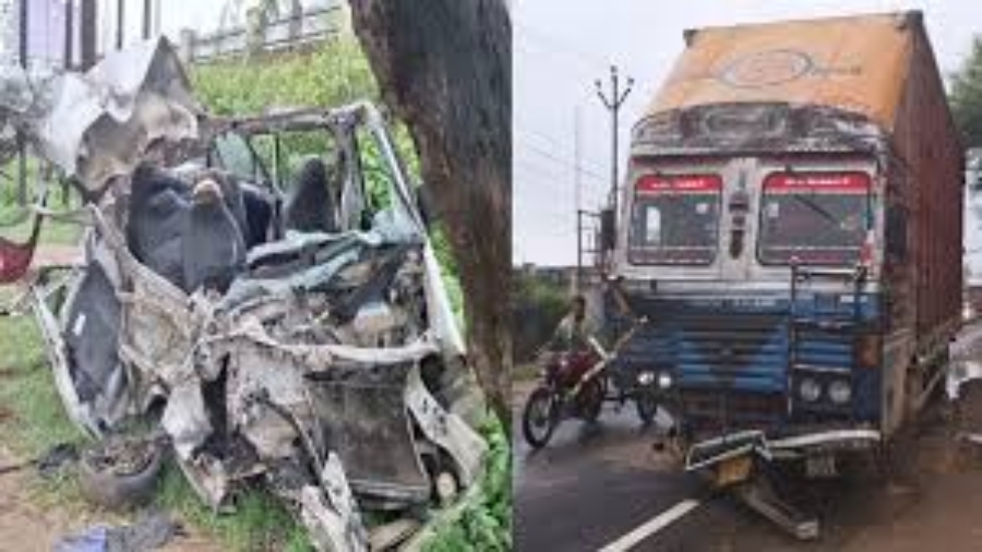 यूपी में दिल दहलाने वाला हादसा, कार और कैंटर की टक्कर के बाद 4 लोग जिंदा जले