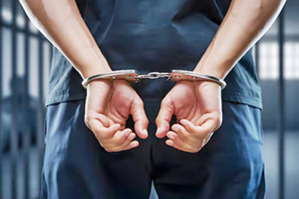 दिल्ली एसिड अटैक केस के मुख्य आरोपी को मिली क्लीनचिट, पीड़िता का पिता यौन उत्पीड़न में गिरफ्तार