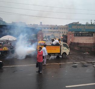 SMS अस्पताल क्षेत्र में चला नगर निगम ग्रेटर का विशेष सफाई एवं फॉगिंग अभियान, सतर्कता शाखा ने हटाए अतिक्रमण