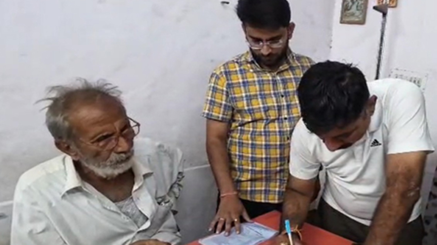 राजस्थानबस हादसा: शवों की पहचान के लिए DNA टेस्ट, मृतकों के परिजन पहुंचे अस्पताल