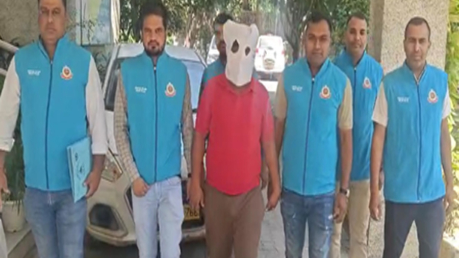 दिल्ली: एक शराब तस्कर गिरफ्तार, 2000 क्वार्टर शराब और कार जब्त