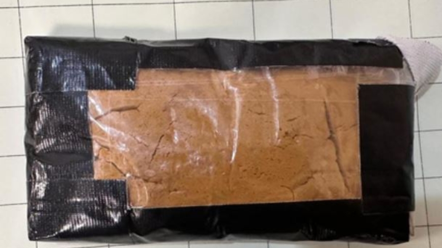 मुंबई एयरपोर्ट पर डीआरआई की कार्रवाई, 1.2 किलो सोना जब्त, दो एयरपोर्ट कर्मचारी गिरफ्तार