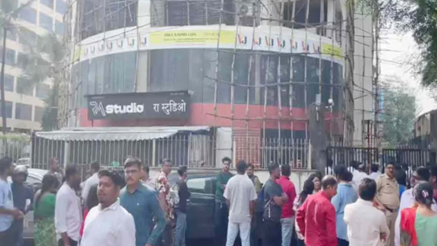 महाराष्ट्र: मुंबई के आरए स्टूडियो में 15-20 बच्चों को बनाया बंधक, आरोपी गिरफ्तार,स्टूडियो जलाने की धमकी दी थी