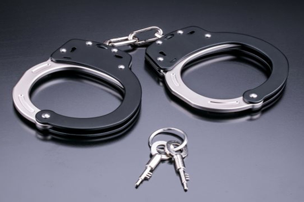 दिल्ली में पुलिस और अपराधियों के बीच मुठभेड़, एक घायल, दूसरा गिरफ्तार