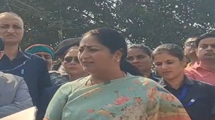 सीएम रेखा गुप्ता ने कालिंदी कुंज घाट का किया दौरा, कई साल बाद यहां मनेगा छठ