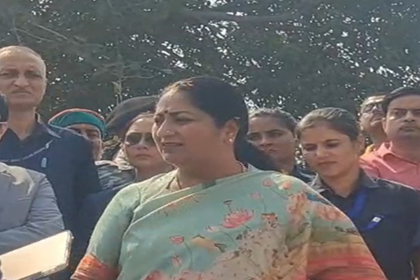 सीएम रेखा गुप्ता ने कालिंदी कुंज घाट का किया दौरा, कई साल बाद यहां मनेगा छठ