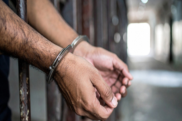 लखनऊ : अवैध संबंध में पति की हत्या, पत्नी और प्रेमी गिरफ्तार