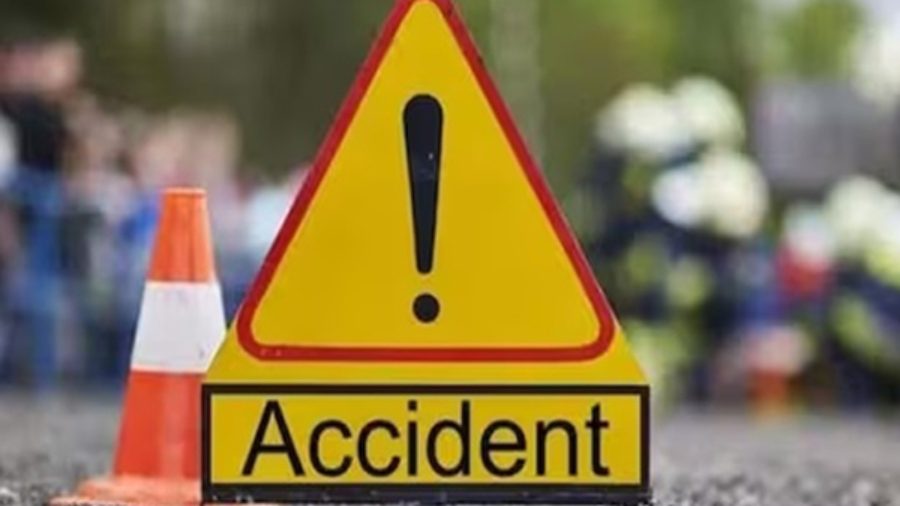 दिल्ली: करोल बाग में कार ने रॉन्ग साइड से आ रही स्कूटी में मारी टक्कर, दो घायल