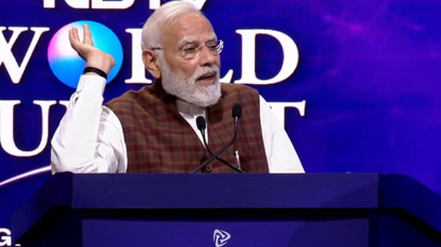 प्रधानमंत्री मोदी ने नीतिगत कुप्रबंधन के लिए कांग्रेस की आलोचना की