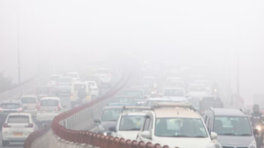 जहरीली हवा ने तोड़े सारे रिकॉर्ड, नोएडा-गाजियाबाद के कई इलाकों में एक्यूआई 400 पार