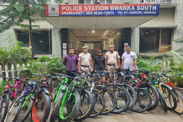 दिल्ली : द्वारका में कुख्यात साइकिल चोर गिरफ्तार, 16 चोरी की साइकिल बरामद