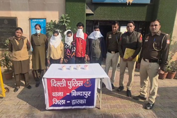 दिल्ली के द्वारका में बुजुर्ग महिला से सोने के गहने लूटने वाले चार गिरफ्तार, सभी जेवर बरामद