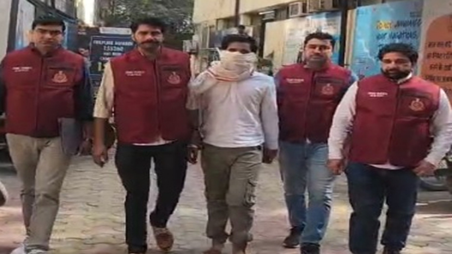 दिल्ली पुलिस की बड़ी कार्रवाई : 1.6 करोड़ रुपए का स्टॉक मार्केट फ्रॉड उजागर, तीन मुख्य आरोपी गिरफ्तार