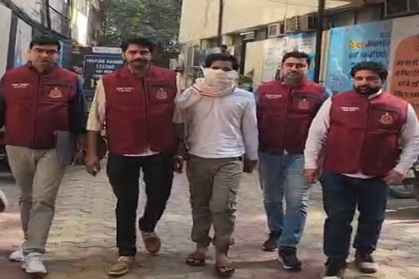 दिल्ली पुलिस की बड़ी कार्रवाई : 1.6 करोड़ रुपए का स्टॉक मार्केट फ्रॉड उजागर, तीन मुख्य आरोपी गिरफ्तार