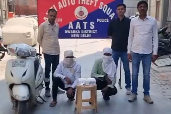 दिल्ली : द्वारका में 'नो गन्स, नो गैंग्स' मिशन की सफलता, दो कुख्यात अपराधी गिरफ्तार; पिस्तौल और चोरी की स्कूटी बरामद
