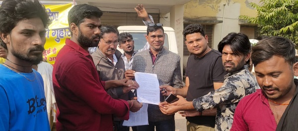 दर से अधिक व समय समाप्त होने के पश्चात बिक रही शराब पर रोक लगाने की मांग, ज्ञापन दिया