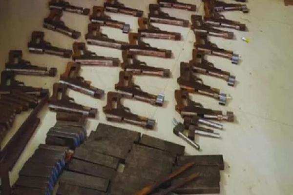 झारखंड के गिरिडीह में बंदूक बनाने की अवैध फैक्ट्री पकड़ी गई, छह गिरफ्तार