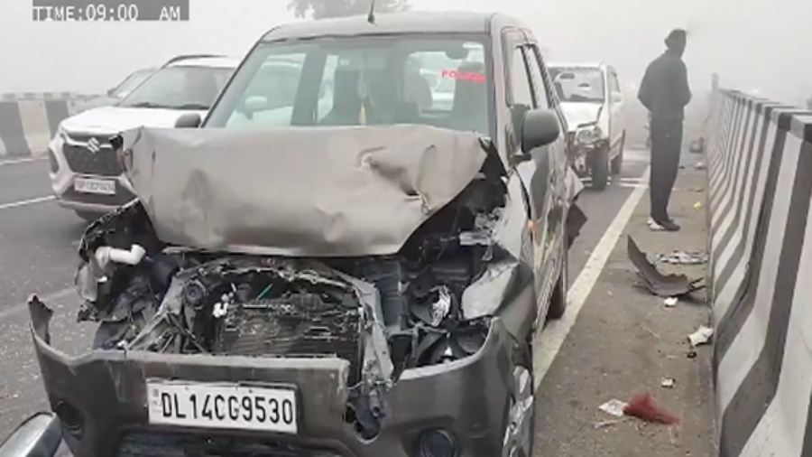 कोहरे का कहर, हापुड़ में एनएच-9 पर भीषण सड़क हादसा, कई वाहन टकराए, चार घायल