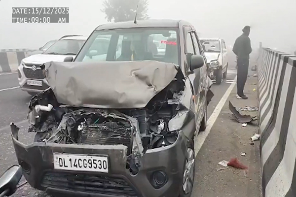 कोहरे का कहर, हापुड़ में एनएच-9 पर भीषण सड़क हादसा, कई वाहन टकराए, चार घायल