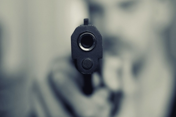 राजस्थान में कार सवार बदमाशों ने युवक को पीटा, फिर गोली मारकर हो गए फरार