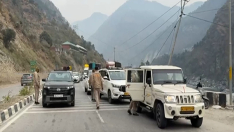 हिमाचल प्रदेश : नए साल पर पर्यटकों का जमावड़ा, मंडी पुलिस सुरक्षा में तैनात