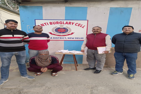 दिल्ली के द्वारका में 50 हजार रुपए का इनामी चोर गिरफ्तार, 100 ग्राम सोना बरामद