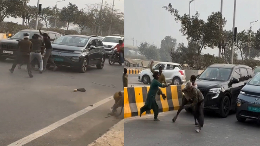 नोएडा में दो पक्षों के बीच जमकर मारपीट, बीच सड़क पर चला लाठी-डंडा और ईंट-पत्थर, वीडियो आया सामने