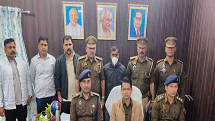 नोएडा पुलिस ने हत्या के वांछित आरोपी को किया गिरफ्तार, वारदात में इस्तेमाल पिस्टल बरामद