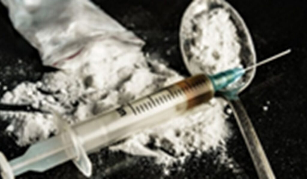 मुंबई : ड्रग्स तस्करी मामले में दंपति गिरफ्तार, 2 करोड़ रुपए के नशीले पदार्थ बरामद